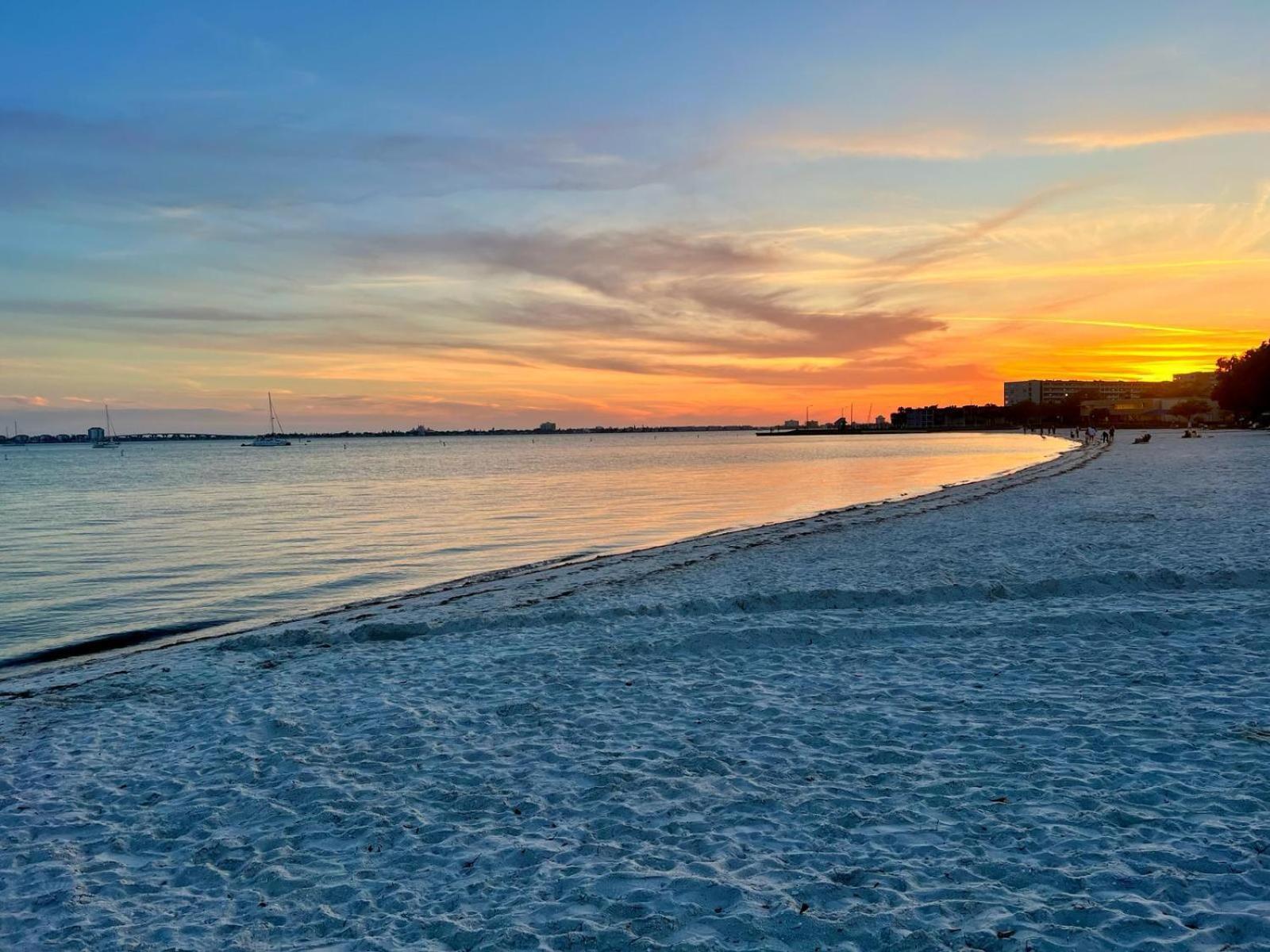 Lovely Vacation Home 1 Block From Beach & Downtown Gulfport 세인트피터즈버그 외부 사진